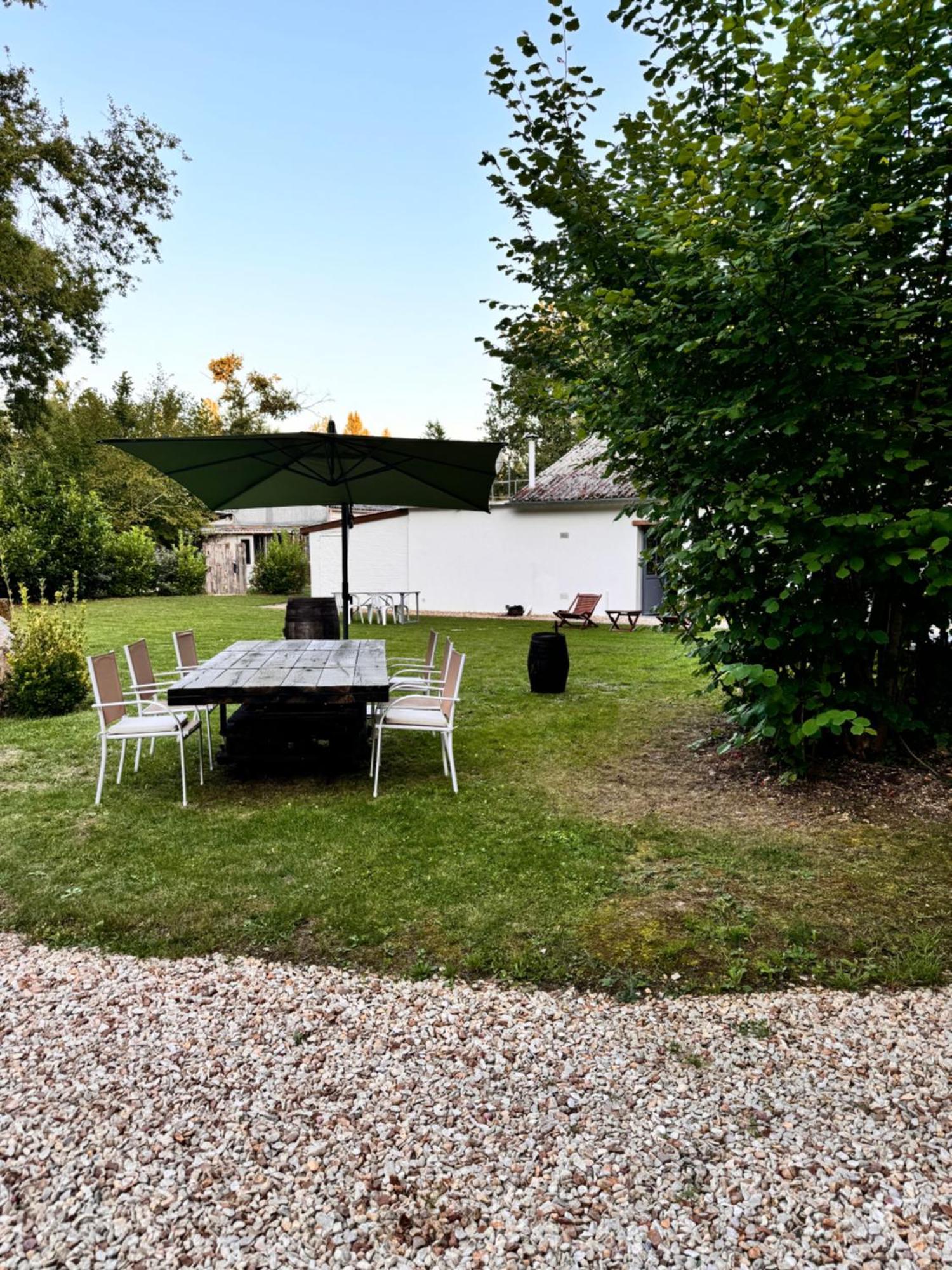 Villa Au Coeur Du Vignoble Cognacais Gondeville Exterior foto